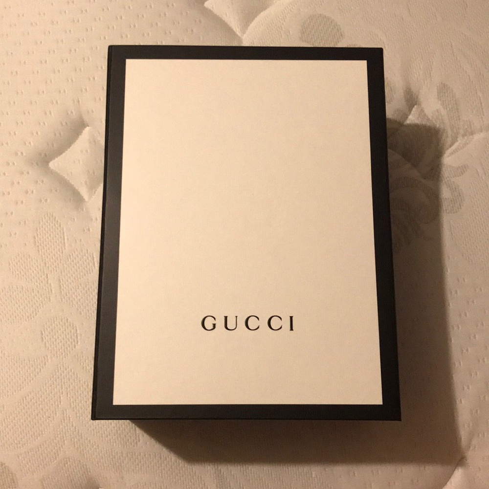 Gucci shopping box